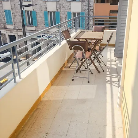 Mirazur On The Beach, Rickeys Апартаменты